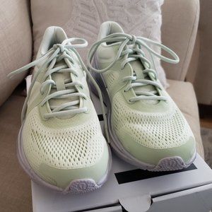 Lululemon Woman Blissfield Running shoes U.S. size 7.5 brand new